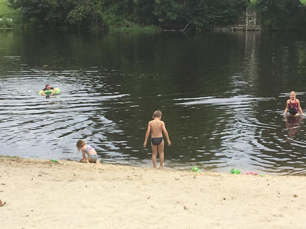 Camping Des Ribieres Confolens Ngoại thất bức ảnh