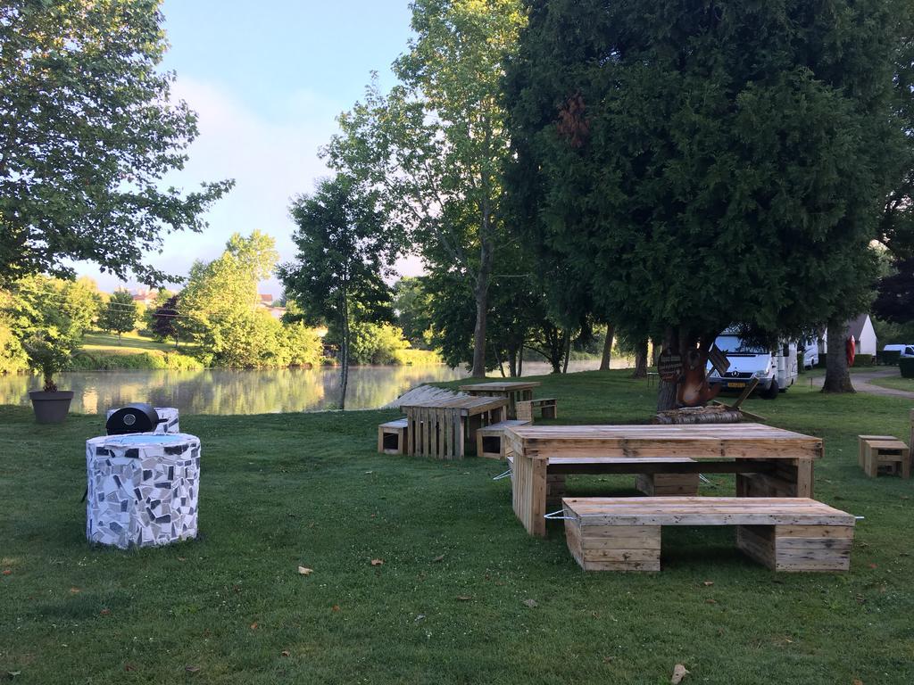 Camping Des Ribieres Confolens Ngoại thất bức ảnh